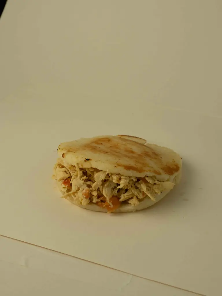 [009-5] AREPA RELLENA DE POLLO